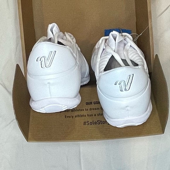 Varsity Shoes Nwt White Womens Size 8 Varsity V4x Cheer Shoes